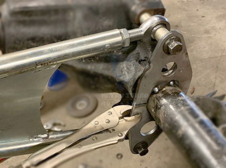Volvo 740 940 Rear support frame reinforcing brackets